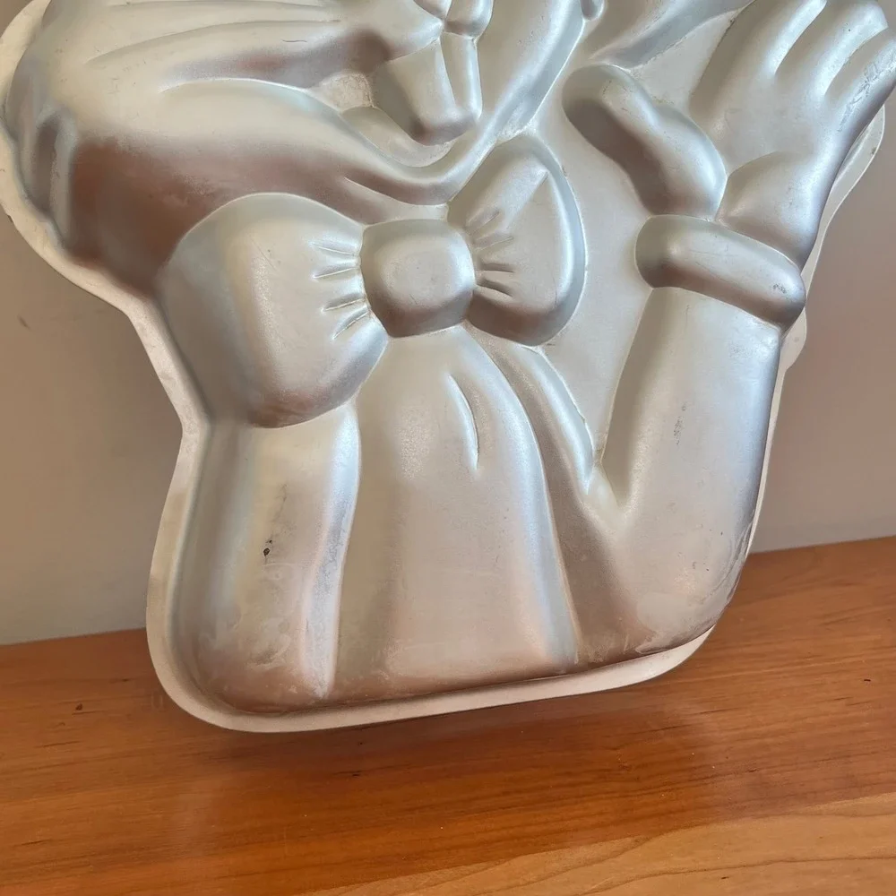 Vintage 1989 Wilton Bugs Bunny Cake Pan Looney Tunes Aluminum Mold 2105-8253